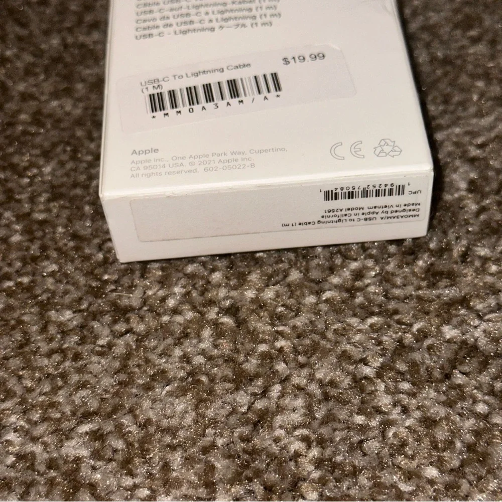 Apple USB-C to Lightning Cable (1 m) White Cord Charging Syncing Thunderbolt